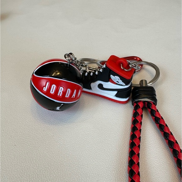 Brand New NBA Basketball and Sneaker Keychain. - Picture 5 of 7